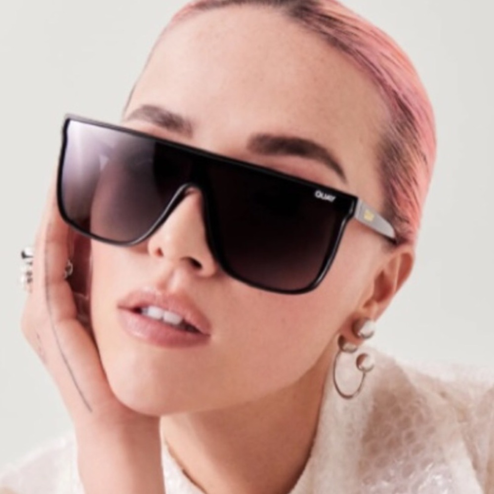 NEW! RARE  POLARIZED XL Quay Australia Bold Black Sunglasses